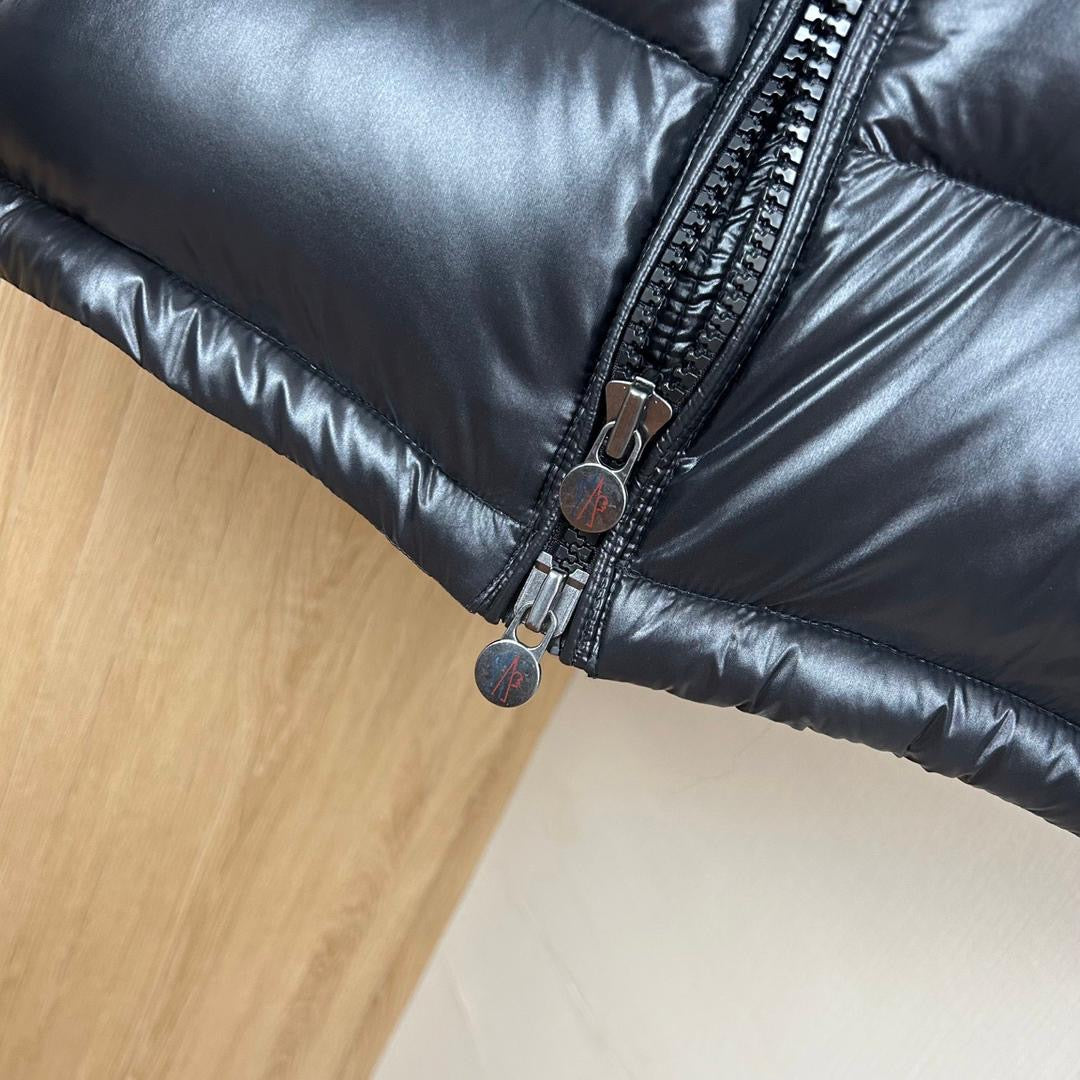 Moncler Maya Black - Péřová bunda