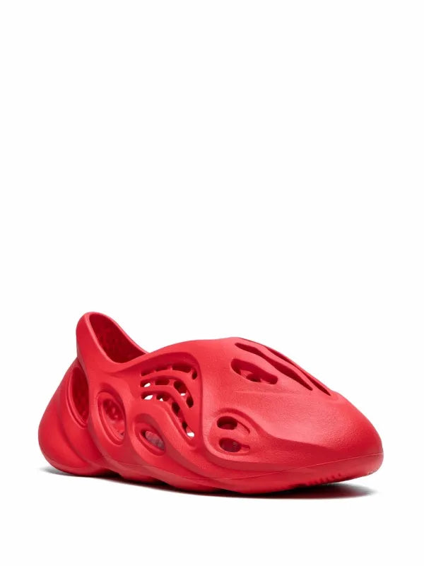 adidas Yeezy
Tenisky YEEZY Foam Runner "Vermillion"