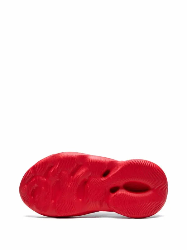 adidas Yeezy
Tenisky YEEZY Foam Runner "Vermillion"