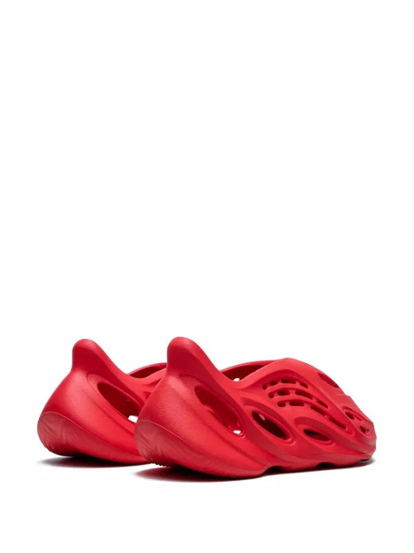 adidas Yeezy
Tenisky YEEZY Foam Runner "Vermillion"