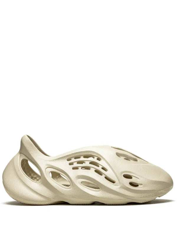 adidas Yeezy
Tenisky YEEZY Foam Runner "Sand"