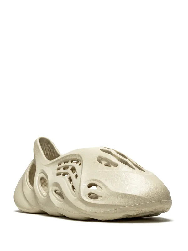 adidas Yeezy
Tenisky YEEZY Foam Runner "Sand"