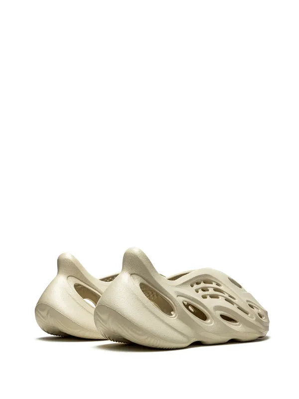 adidas Yeezy
Tenisky YEEZY Foam Runner "Sand"